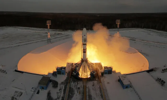 A Russian Soyuz 2.1b rocket carrying Meteor M satellite and additional 18 small satellites, lifts off from the launch pad at the new Vostochny cosmodrome outside the city of Tsiolkovsky, about 200 kilometers (125 miles) from the city of Blagoveshchensk in the far eastern Amur region, Russia, Tuesday, November 28, 2017. (Photo by Dmitri Lovetsky/AP Photo)