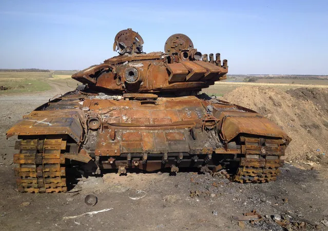 A destroyed T-72 tank, which presumably came from Russia, is seen on a battlefield near separatist-controlled Starobesheve, eastern Ukraine, October 2, 2014.(Photo by Maria Tsvetkova/Reuters)