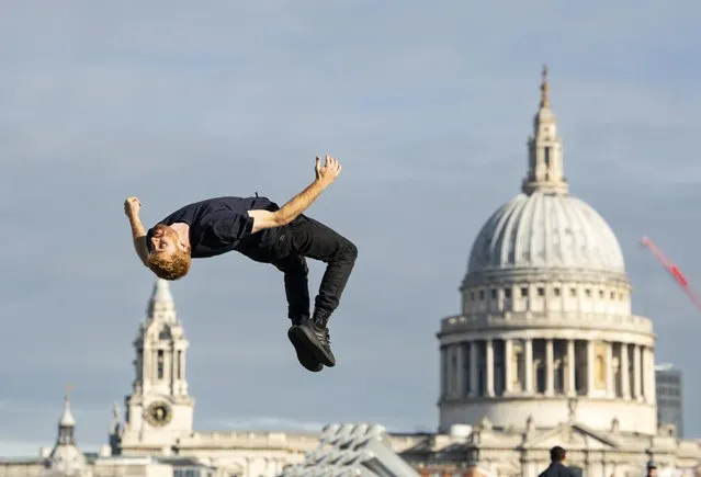 Toby Segar, a professional parkour athlete, demonstrates his free-running prowess outside St Paul’s Cathedral, London on November 22, 2022. (Photo by PinPep Media/Samsung)
