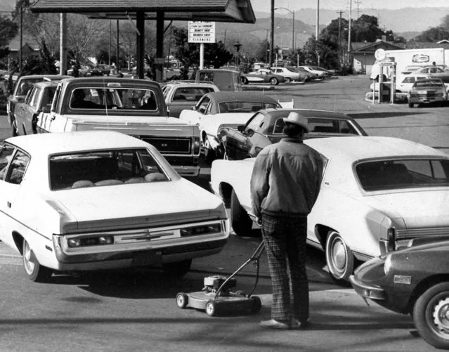 Not only drivers of automobiles had to line up at this service station in San Jose, Calif, March 15, 1974. A man who needed a refill for his lawn mower got the same treatment. The owner of the service station would not sell gas to people showing up with containers. (Photo by AP Photo)