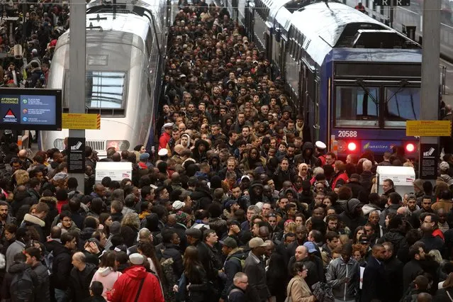 Commuters stand on a crowded platform of the Gare de Lyon railway station on April 3, 2018 in Paris, on the first day of a two days strike. Staff at state rail operator SNCF walked off the job from 7.00 pm (1700 GMT) on April 2, the first in a series of walkouts affecting everything from energy to garbage collection. The rolling rail strikes, set to last until June 28, are being seen as the biggest challenge yet to the President's sweeping plans to shake up France and make it more competitive. (Photo by Ludovic Marin/AFP Photo)