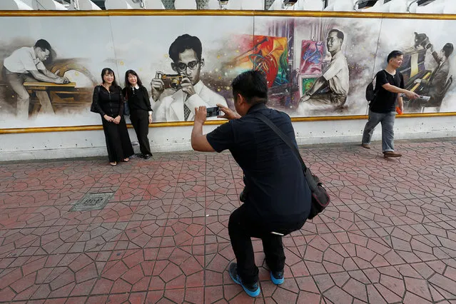 Mourners stand next to images of Thailand's late King Bhumibol Adulyadej near the Grand Palace in Bangkok, Thailand, October 19, 2016. (Photo by Chaiwat Subprasom/Reuters)