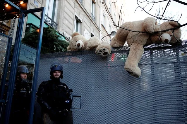Honey-colored giant teddy bears are seen near French police during a demonstration against French government's pensions reform plans in Paris as France faces its 43rd consecutive day of strikes on January 16, 2020. (Photo by Benoit Tessier/Reuters)