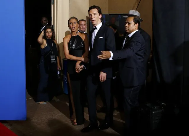 Presenters Benedict Cumberbatch and Jennifer Aniston enter the backstage area to pose for photos at the 72nd Golden Globe Awards in Beverly Hills, California January 11, 2015. (Photo by Mike Blake/Reuters)