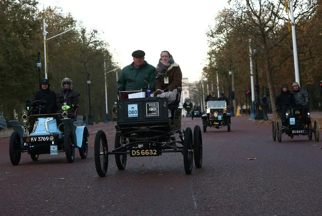 Participants drive their vintage cars along the Mall during the annual London to Brighton veteran car run in London, Britain November 6, 2016. (Photo by Neil Hall/Reuters)