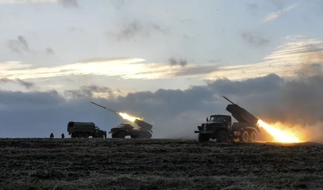 Ukrainian servicemen launch Grad rockets towards pro-Russian separatist forces outside Debaltseve, eastern Ukraine February 8, 2015. Nine Ukrainian soldiers have been killed and 26 wounded in fighting with Russian-backed separatists in Ukraine's eastern regions in the past 24 hours, a Kiev military spokesman said on Monday. (Photo by Alexei Chernyshev/Reuters)