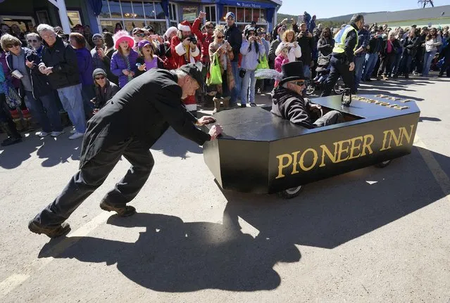 A man pushes a coffin shaped cart up the street in the parade at Frozen Dead Guy Days in Nederland, Colorado March 14, 2015. (Photo by Rick Wilking/Reuters)