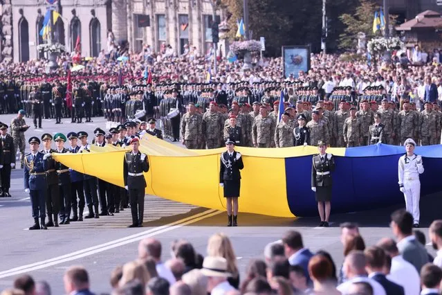 Ukrainian soldiers march on the Independence Square during the “Independence Day” celebrations at the Independence Square in Kiev, Ukraine, 24 August 2021. Ukraine marks the 30th anniversary of its independence from the Soviet Union in 1991. (Photo by Leszek Szymanski/EPA/EFE)