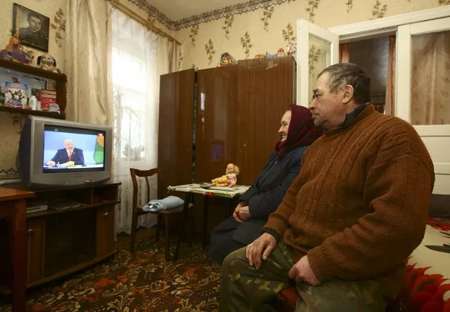 Local residents watch a live broadcast of a news conference of Belarus' President Alexander Lukashenko at their house in the village of Khrapkov, Belarus February 3, 2017. (Photo by Vasily Fedosenko/Reuters)