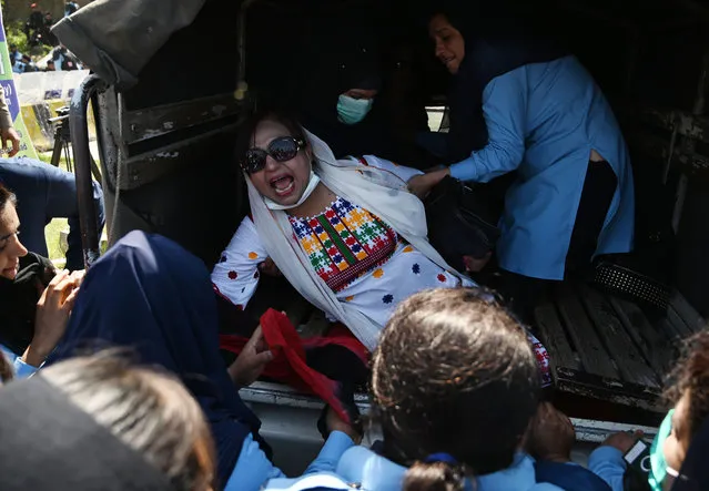 Pakistani policewomen arrest a supporter of Pakistan Peoples Party (PPP) outside the accountability court at the arrival of former Pakistani president Asif Ali Zardari and his sister Faryal Talpur to face charges of money laundering case in Islamabad on April 8, 2019. Former Pakistani president and co-chairperson of Pakistan Peoples Party (PPP) Asif Ali Zardari and his sister Faryal Talpur appeared on April 8 before the accountability court in Islamabad on charges of money laundering through fake accounts. (Photo by Aamir Qureshi/AFP Photo)