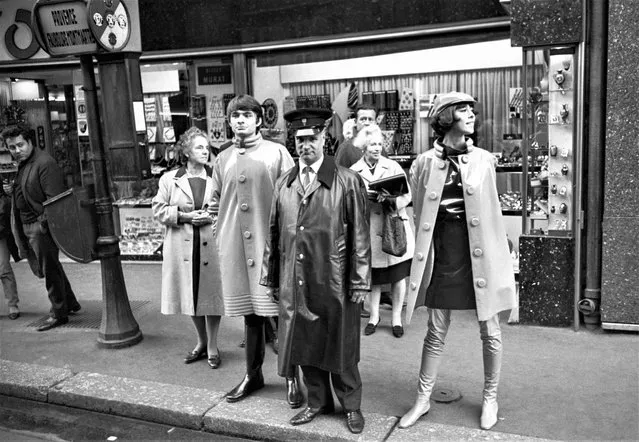 Models dressed in Paco Rabanne’s new “all-plastic” models, boots, dress, coats and beret, in the streets of Paris, October 1967. (Photo by Keystone-France/Gamma-Keystone/Getty Images)