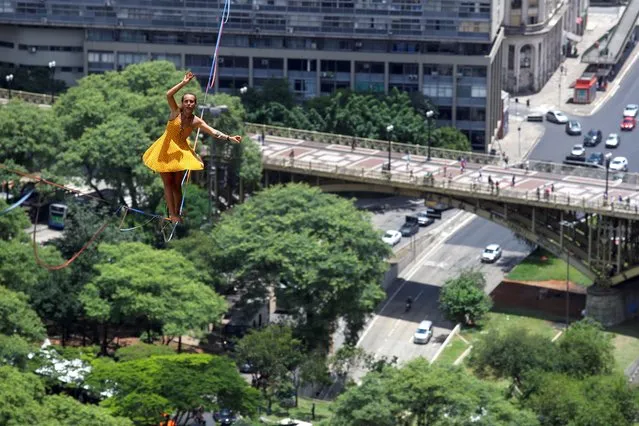 Erika Sedlacek balances on a highline at 114 meters high and 510 meters long, in Sao Paulo, Brazil on January 25, 2023. (Photo by Carla Carniel/Reuters)