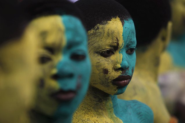 Youths with painted faces take part in a parade during the Popo (Mask) Carnival of Bonoua, in the east of Abidjan, Cote d'Ivoire April 9, 2016. (Photo by Luc Gnago/Reuters)