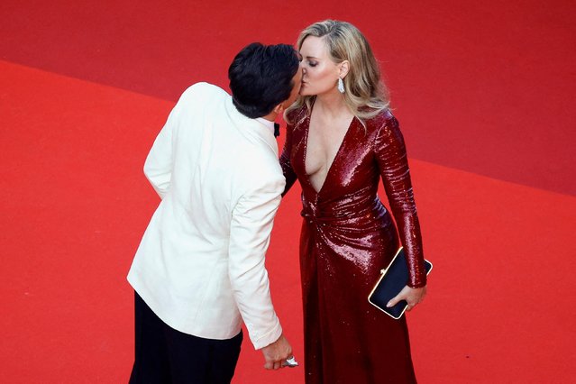 British actor Rupert Friend and US athlete Aimee Mullins kiss at the screening of the film “Asteroid City” during the 76th edition of the Cannes Film Festival in Cannes, southern France, on May 23, 2023. (Photo by Sarah Meyssonnier/Reuters)