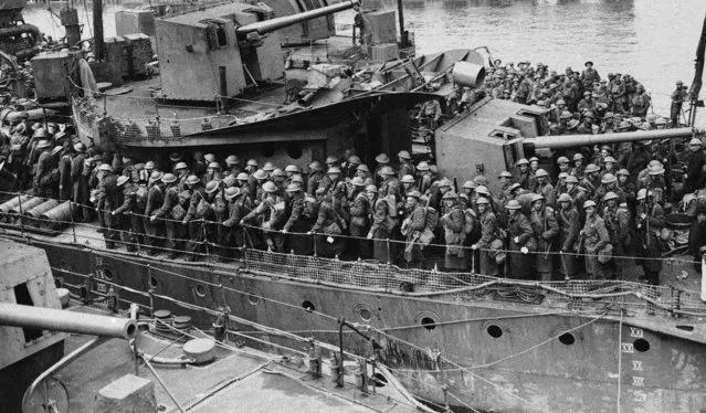 Troops of the British Expeditionary Force landed from a destroyer at a British Port on June 1, 1940 after being evacuated following heroic fighting from Flanders. (Photo by AP Photo)