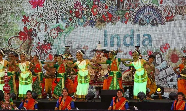 Performers attend a gathering by Indian community during a visit by India's Prime Minister Narendra Modi in Dubai August 17, 2015. (Photo by Reuters/Stringer)