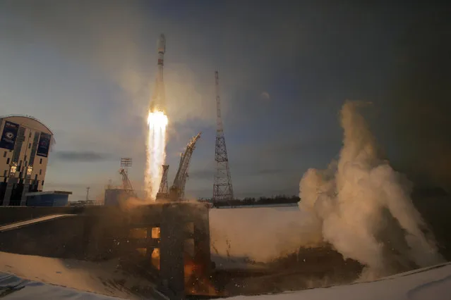 A Russian Soyuz 2.1b rocket carrying Meteor M satellite and additional 18 small satellites, lifts off from the launch pad at the new Vostochny cosmodrome outside the city of Tsiolkovsky, about 200 kilometers (125 miles) from the city of Blagoveshchensk in the far eastern Amur region, Russia, Tuesday, November 28, 2017. (Photo by Dmitri Lovetsky/AP Photo)