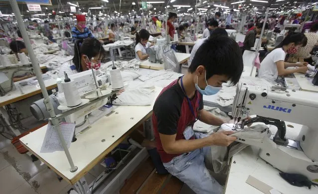 Labourers work at a garment factory in Bac Giang province, near Hanoi October 21, 2015. (Photo by Reuters/Kham)