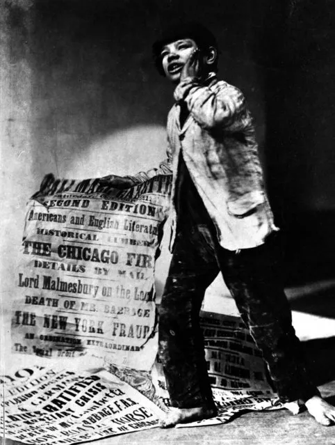 A young news vendor holding a poster announcing the Chicago Fire on October 9, 1871. (Photo by Oscar Gustav Rejlander/Hulton Archive/Getty Images)
