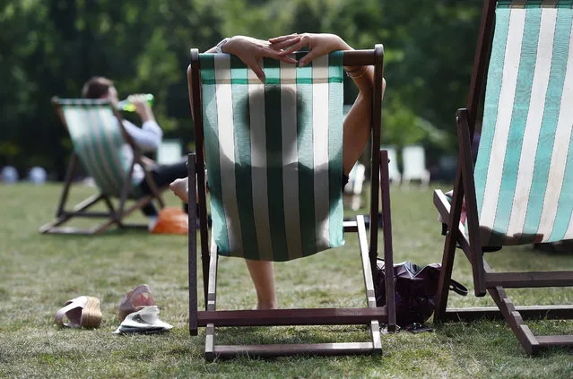 Sunbathers enjoy the warm weather at Green Park in London, Britain, 13 September 2016. Britain is experiencing unusually hot September weather with temperature in south-east England reaching over 32 degrees Celsius. Not since 1949 has the UK seen such temperatures in September. (Photo by Andy Rain/EPA)