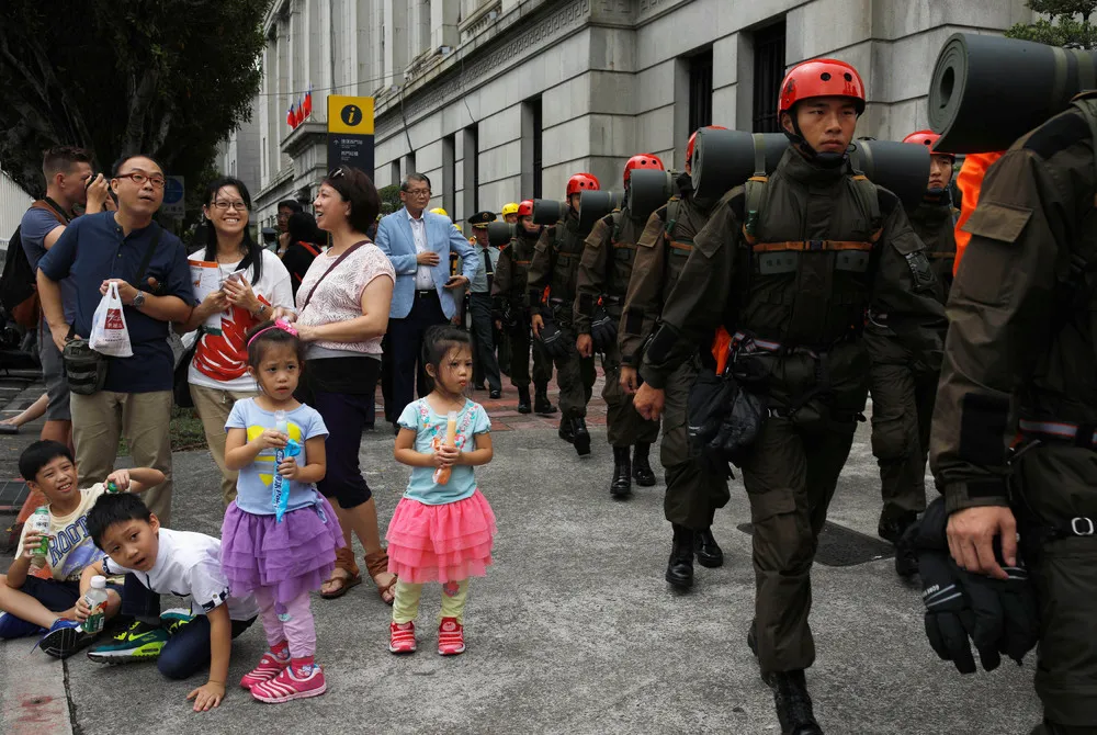 The Day in Photos – October 9, 2016