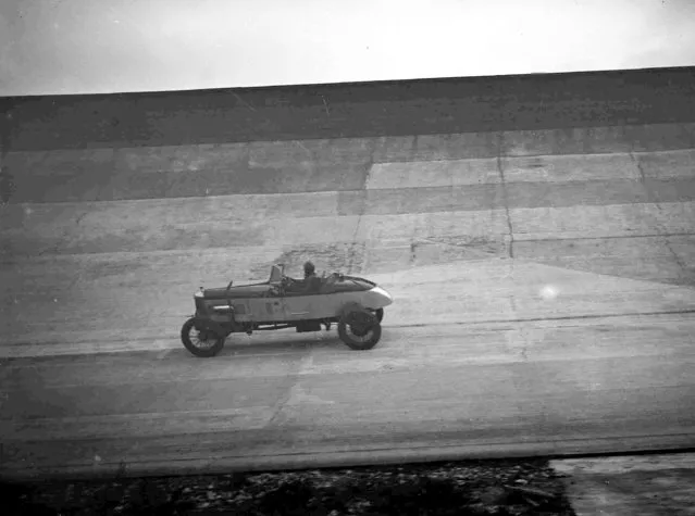 British racing driver Mrs Mildred Mary Bruce attempts to break the world speed record at the Autodrome De Montlhery, nr. Paris, France, November 23, 1927. (Photo by AP Photo)