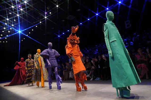 Models showcases designs on the runway at Hu Sheguang Haute Couture show during Mercedes-Benz China Fashion Week Autumn/Winter 2018/2019 at 751D.PARK on March 25, 2018 in Beijing, China. (Photo by Lintao Zhang/Getty Images)