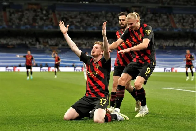 Kevin De Bruyne of Manchester City celebrates scoring his side's first goal during the UEFA Champions League semi-final first leg match between Real Madrid and Manchester City FC at Estadio Santiago Bernabeu on May 09, 2023 in Madrid, Spain. (Photo by Fantasista/Getty Images)
