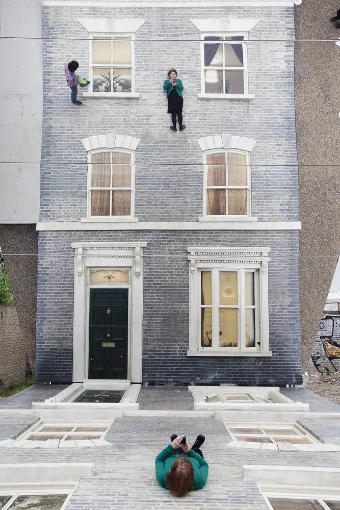 Leandro Erlich Creates a House of Mirrors