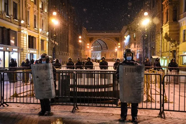 Law enforcement officers are seen deployed in downtown Saint Petersburg as the Moscow City Court holds the trial of the Russian opposition leader Alexei Navalny, charged with violating the terms of a 2014 suspended sentence for embezzlement, February 2, 2021. (Photo by Olga Maltseva/AFP Photo)