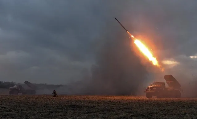 Ukrainian servicemen launch a Grad rocket towards pro-Russian separatist forces outside Debaltseve, eastern Ukraine February 8, 2015. (Photo by Alexei Chernyshev/Reuters)