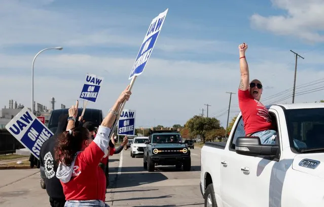 A caravan of striking United Auto Workers from the Jeep plant in Toledo, Ohio drive past striking Ford UAW members in solidarity outside the Ford Michigan Assembly Plant in Wayne, Michigan U.S. September 19, 2023. (Photo by Rebecca Cook/Reuters)