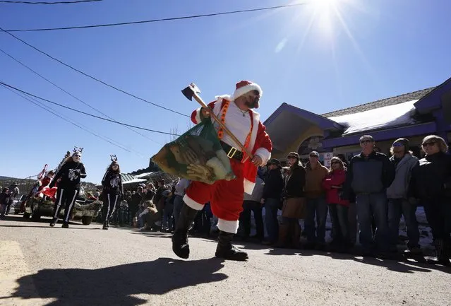 A man in a Santa Claus costume wielding an ax walks during the parade at Frozen Dead Guy Days in Nederland, Colorado March 14, 2015. (Photo by Rick Wilking/Reuters)