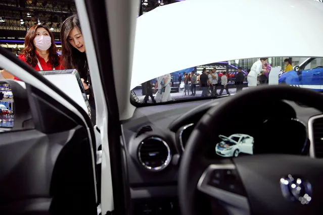 Visitors check a Changan vehicle at the company's booth during the Auto China 2016 show in Beijing, China April 25, 2016. (Photo by Damir Sagolj/Reuters)