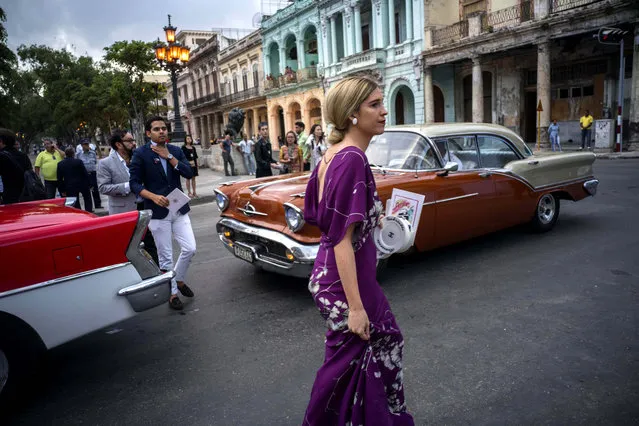 Guests arrive to the presentation of fashion designer Karl Lagerfeld's “cruise” line for fashion house Chanel, at the Paseo del Prado street in Havana, Cuba, Tuesday, May 3, 2016. (Photo by Ramon Espinosa/AP Photo)