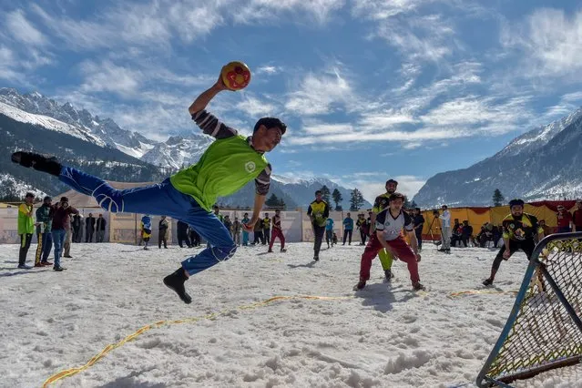 People participate in the Winter Snow Sports Festival in Kalam, about 99 km from Mingora in the northern upper reaches of Swat valley on February 12, 2022. (Photo by Abdul Majeed/AFP Photo)