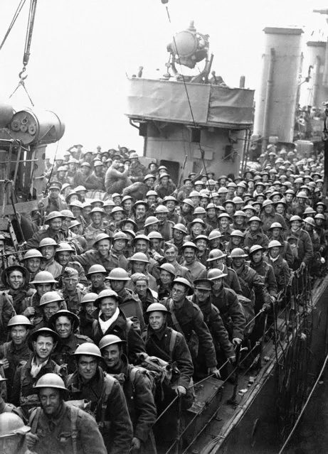 Hundreds of men of the British Expeditionary Force withdrawn from Dunkirk and Northern France are arriving back in England in a continuous stream. A destroyer’s deck loaded with men of the B.E.F ,on May 31, 1940, somewhere in England. (Photo by AP Photo)