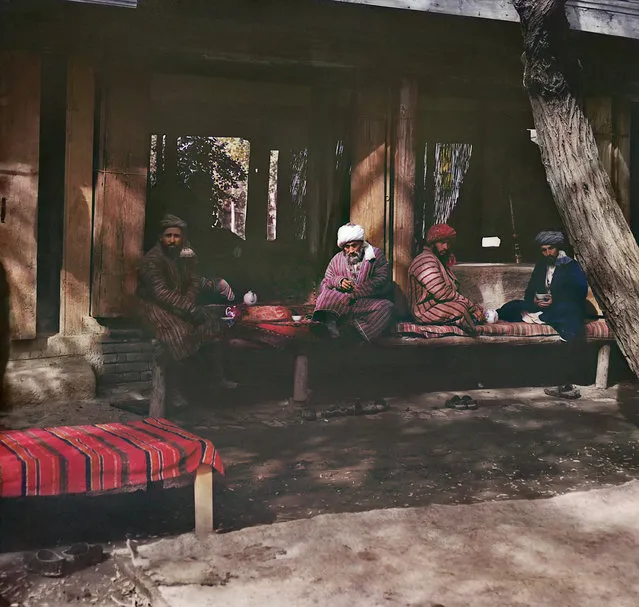 Photos by Sergey Prokudin-Gorsky. Tea room (Chaĭ-khanė). Samarkand, 1911