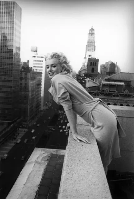 NEW YORK CITY - MARCH 1955: American actress Marilyn Monroe (1926 - 1962) leans over the balcony of the Ambassador Hotel in March 1955 in New York City, New York. (Photo by Michael Ochs Archives)