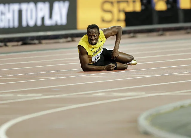 Jamaica's Usain Bolt lies on the track after he injured himself during the 4x100 m relay final at the World Athletics Championships in London on August 12, 2017. (Photo by Tim Ireland/AP Photo)