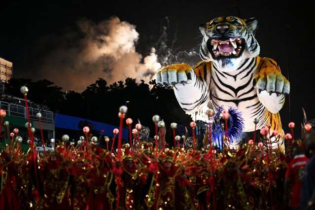 Members of the Porto da Pedra samba school perform during the first night of the Carnival parade at the Marques de Sapucai Sambadrome in Rio de Janeiro, Brazil on February 11, 2024. (Photo by Mauro Pimentel/AFP Photo)