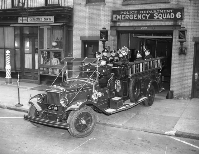 Emergency Squad 6 of the New York Police rolling out of the station on East 122nd street on March 15, 1938.  These officers are detailed almost exclusively to life-saving work, and this company usually is the most active in the city, covering a big portion of upper Manhattan and moving into adjacent districts when necessary. (Photo by AP Photo)
