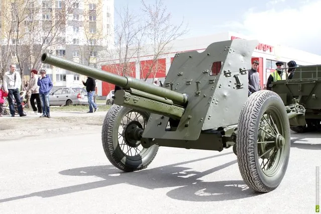 Military equipment of the Second World War took part in the traditional Victory Parade in Verkhnyaya Pyshma near Yekaterinburg, Russia May 9, 2013. (Photo by Kirill Zajcev)