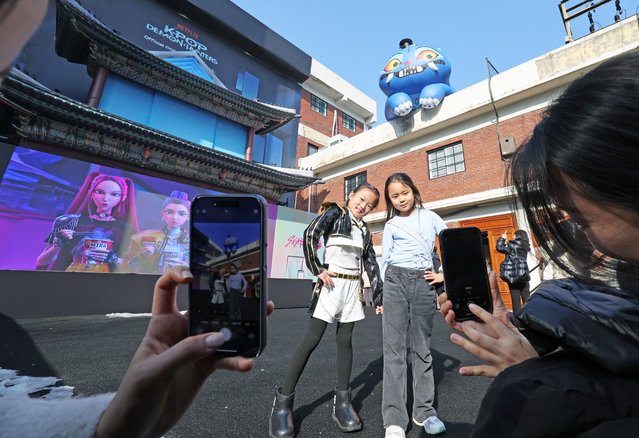 Children who visited the K-Pop Demon Hunters pop-up store in Seongdong-gu, Seoul on the December 7, 2025, are taking a commemorative photo in an exhibition hall that recreates a space from an animation. (Photo by Jang Gyeong-sik)