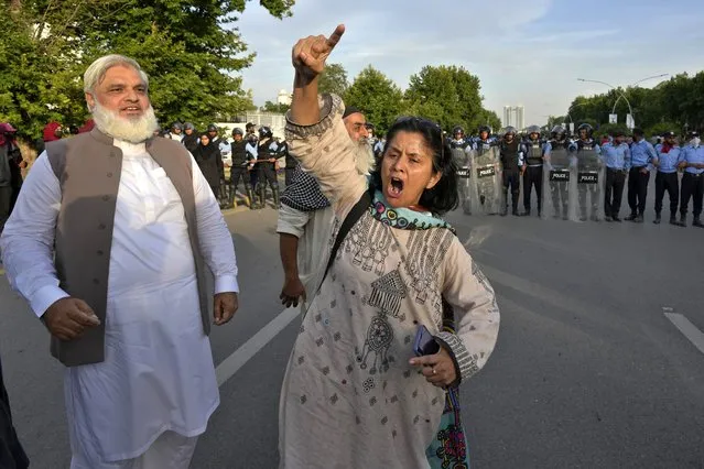 Supporters of Pakistan's former Prime Minister Imran Khan chant slogans outside Supreme Court as they celebrate after court decision, in Islamabad, Pakistan, Thursday, May 11, 2023.  Pakistan’s Supreme Court has ordered the release of Khan, whose arrest earlier this week sparked a wave of violence across the country by his supporters. (Photo by Anjum Naveed/AP Photo)