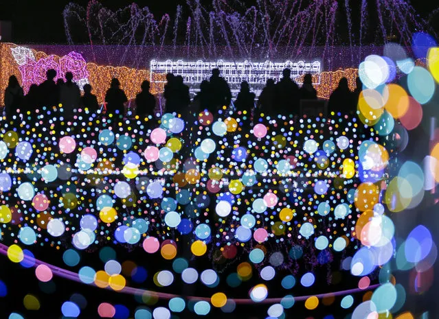 Visitors attend an illuminated show held to celebrate the upcoming Christmas and the New Year holidays at an amusement park in Tokyo, Japan, 02 December 2016. About five million light bulbs are being used for the illuminated show that will be switched ion through 19 February 2017. (Photo by Kimimasa Mayama/EPA)