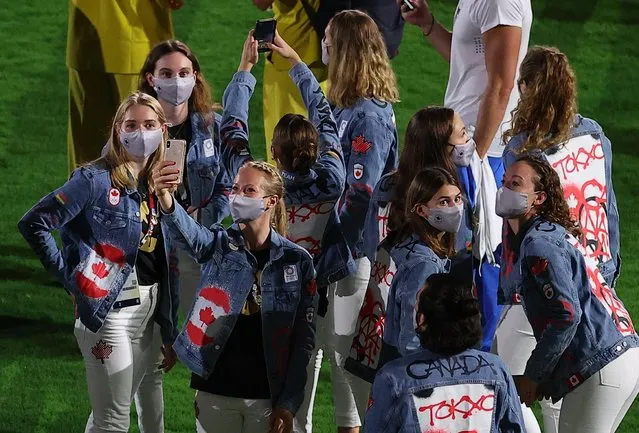 Canadian athletes pose during the closing ceremony of the Tokyo 2020 Olympic Games, on August 8, 2021 at the Olympic Stadium in Tokyo. (Photo by Carlos Barria/Reuters)