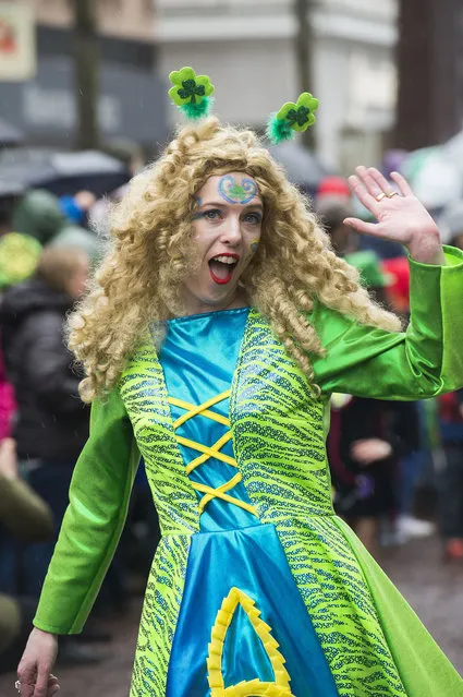 A street performer entertains the crowds during the annual St Patrick's Day Parade on March 17, 2017 in Belfast, Northern Ireland. (Photo by Carrie Davenport/Getty Images)