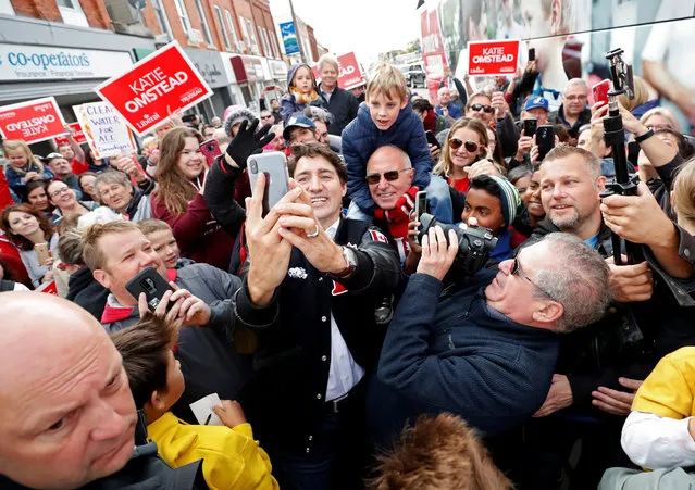 Liberal leader and Canadian Prime Minister Justin Trudeau visits a local restaurant during an election campaign visit to Tilbury, Ontario, Canada on October 14, 2019. (Photo by Stephane Mahe/Reuters)