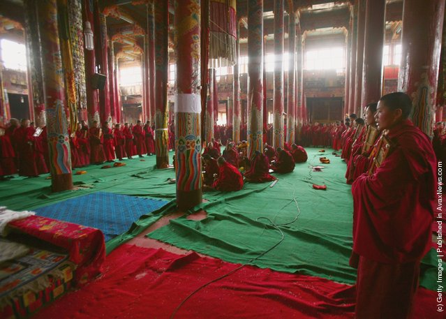 Nuns recite sutras in a hall at the Serthar Wuming Buddhist Study Institute